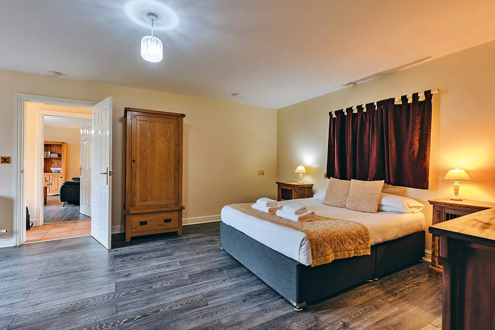 Netley Hall - Honeysuckle-Bedroom
