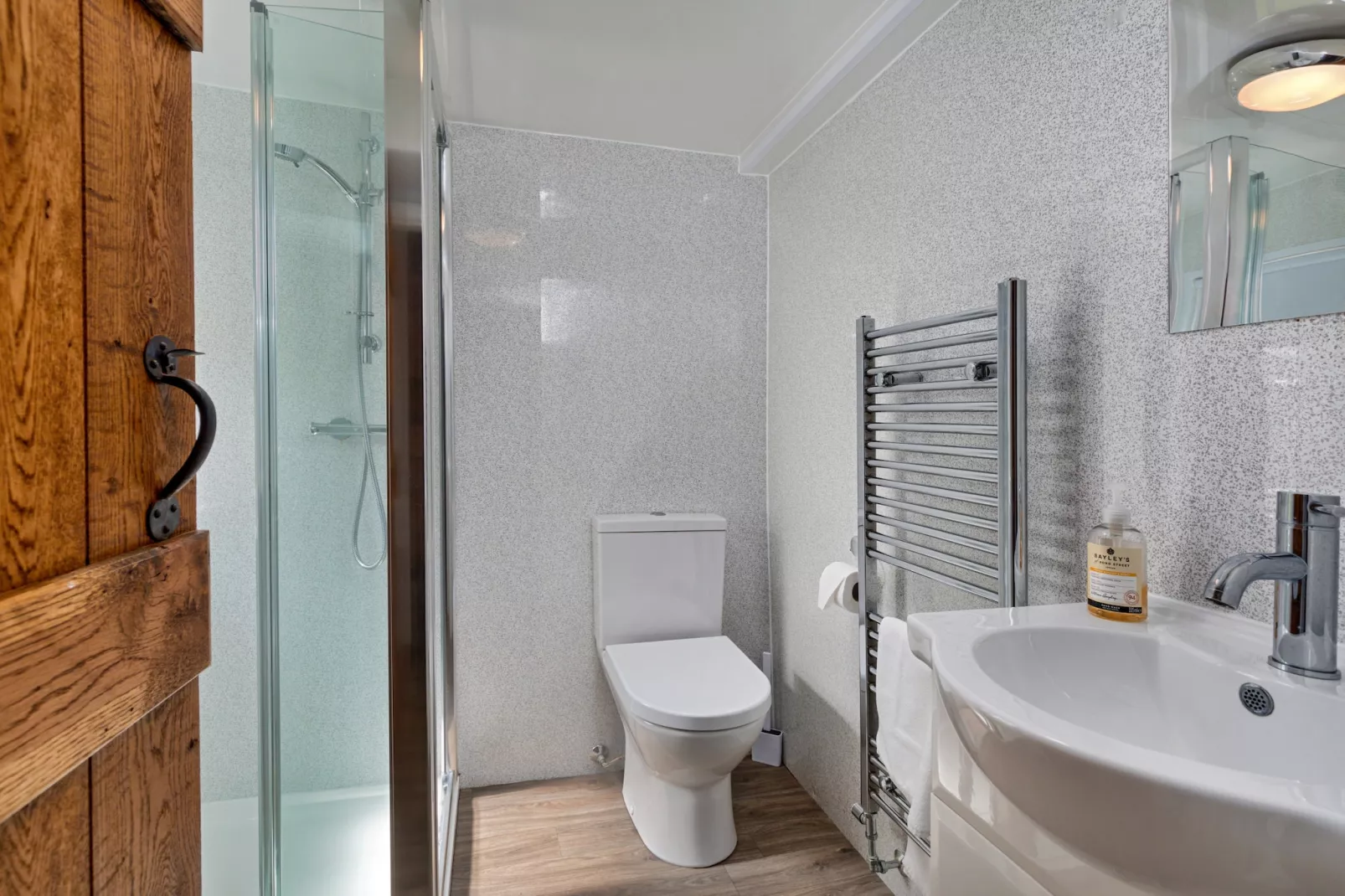 Duck Down Cottage-Bathroom