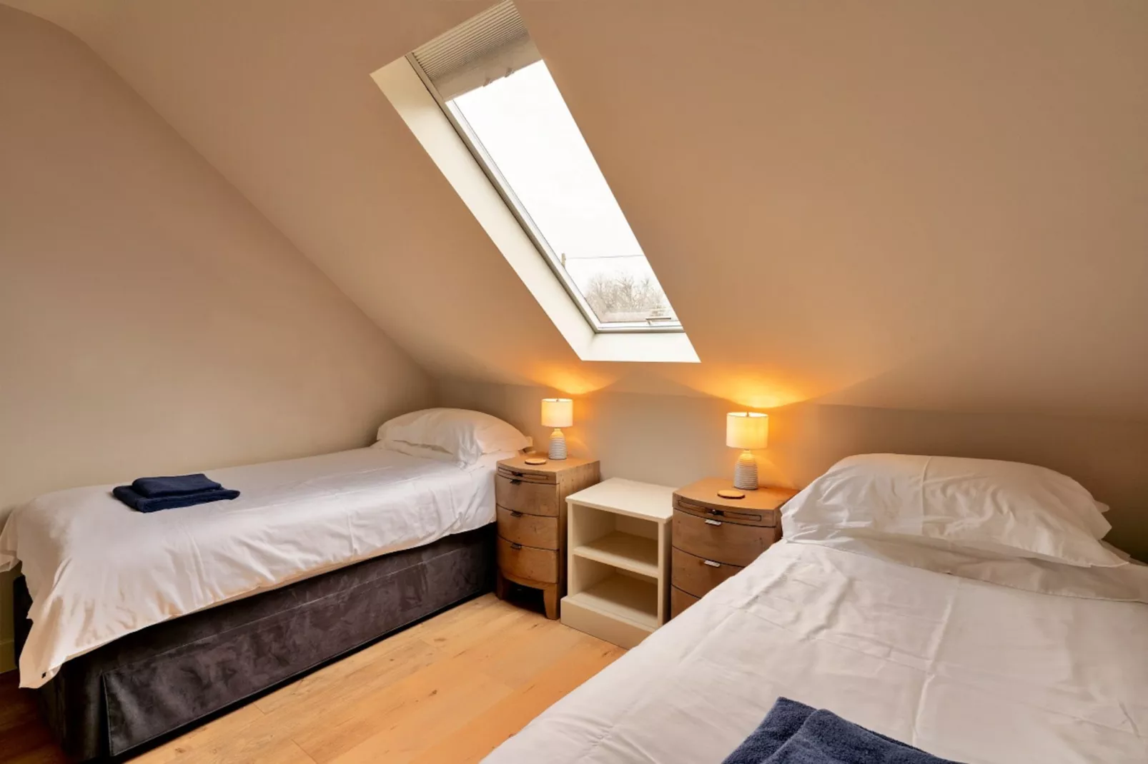 Oak Cottage-Bedroom