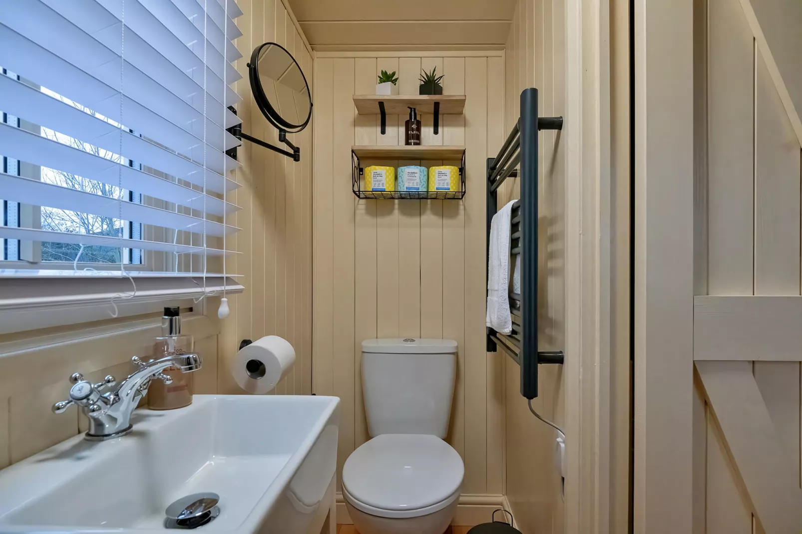 The Chicken Hut-Bathroom