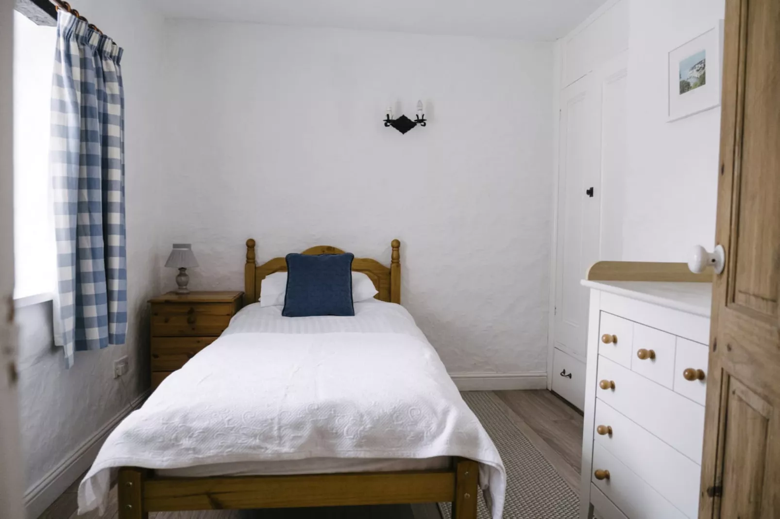 Swallow Cottage-Bedroom