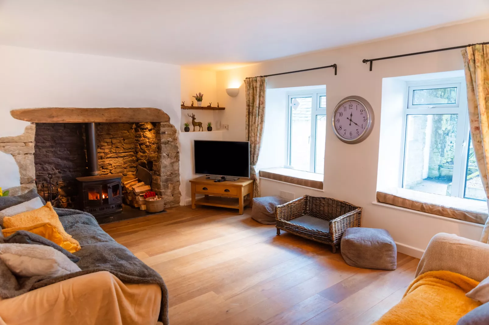 Court Cottage-Living room