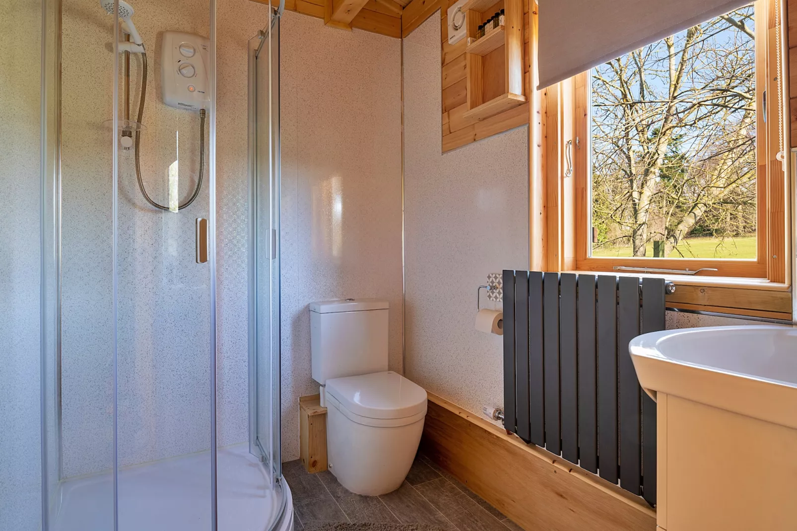 Garden Lodge-Bathroom