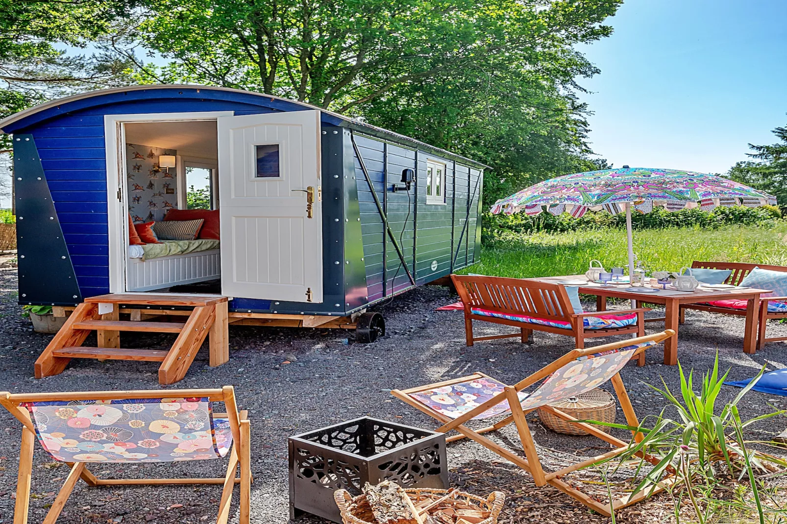 Shrawardine Train Carriage-Outdoor