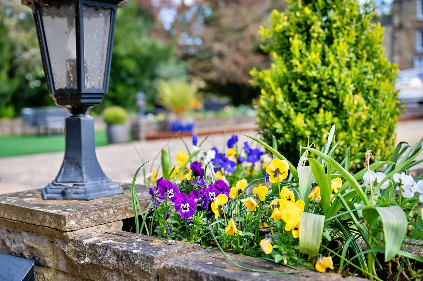 Kilburn Hall Apt-Outdoor