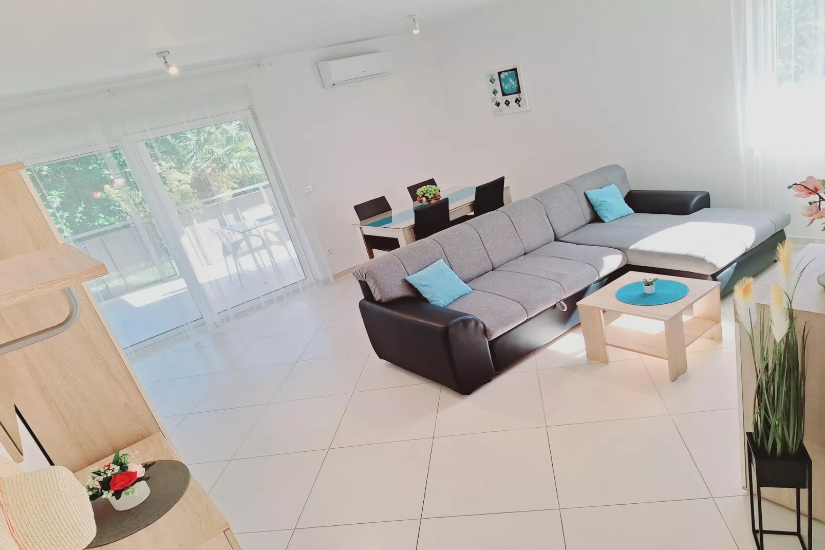 Enelani 1-Wohnzimmer