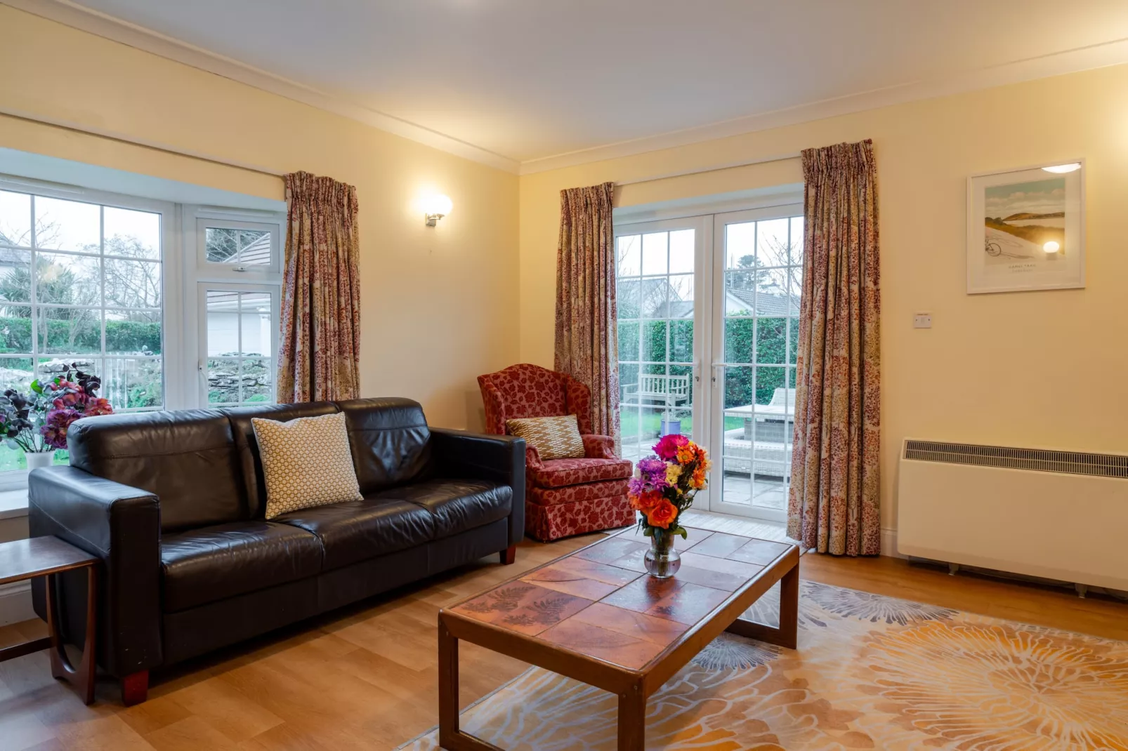 Sunny Nook-Living room