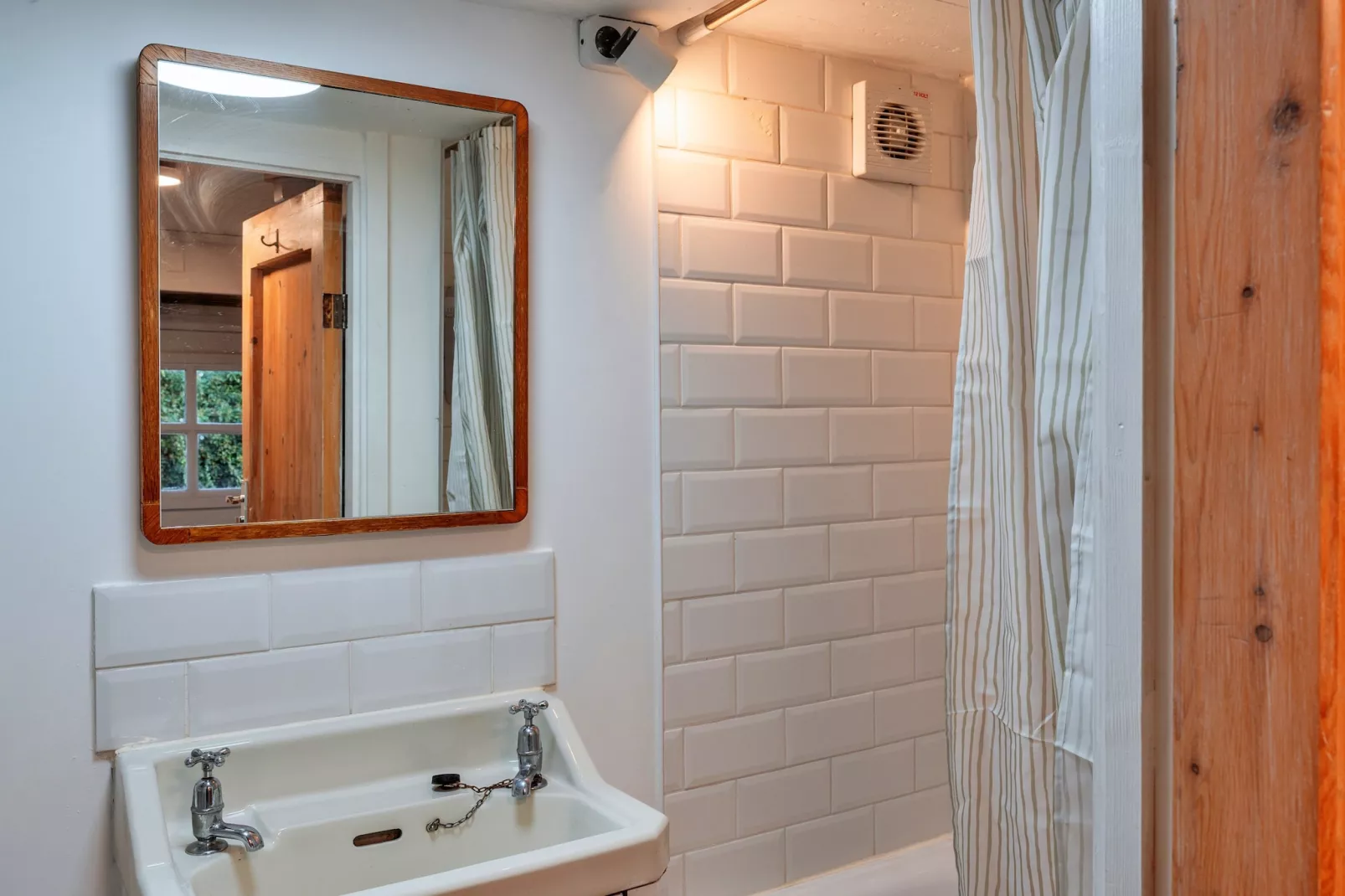 The Noel at Lesceave-Bathroom