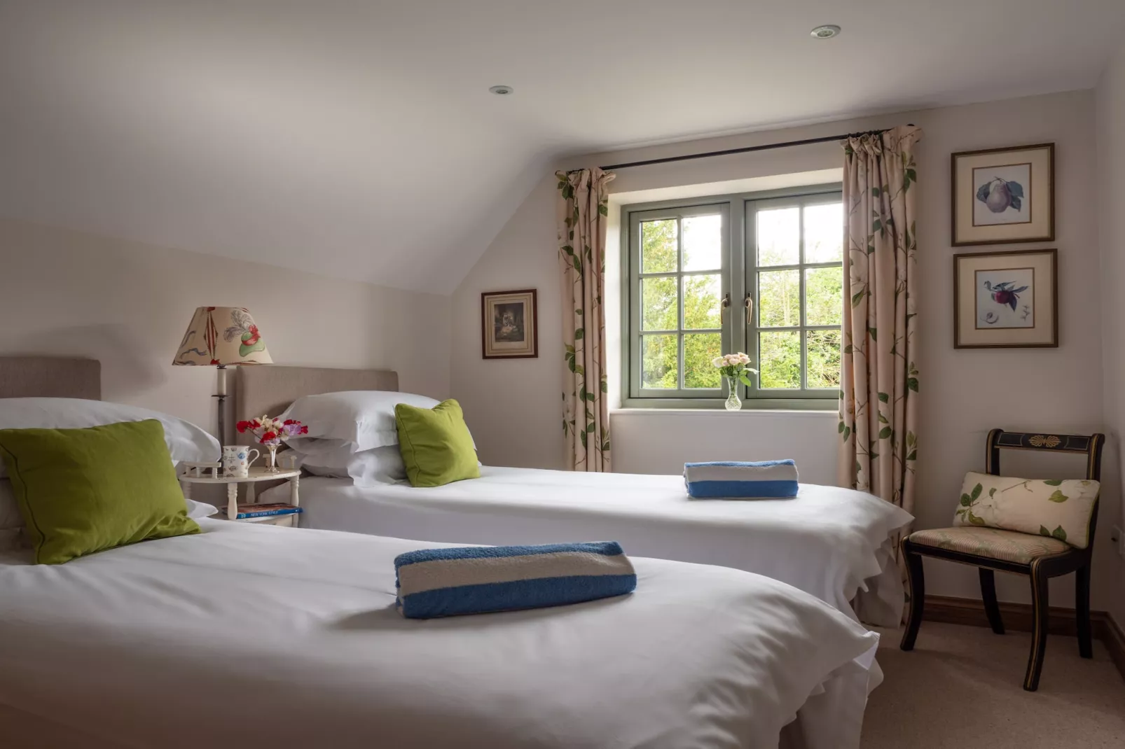 Ryeworth Cottage-Bedroom