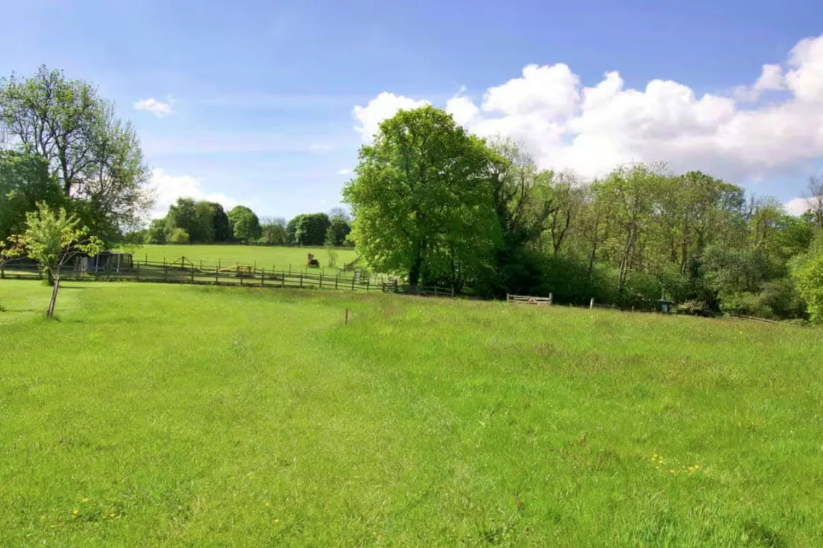 Hilltop Stable-Outdoor