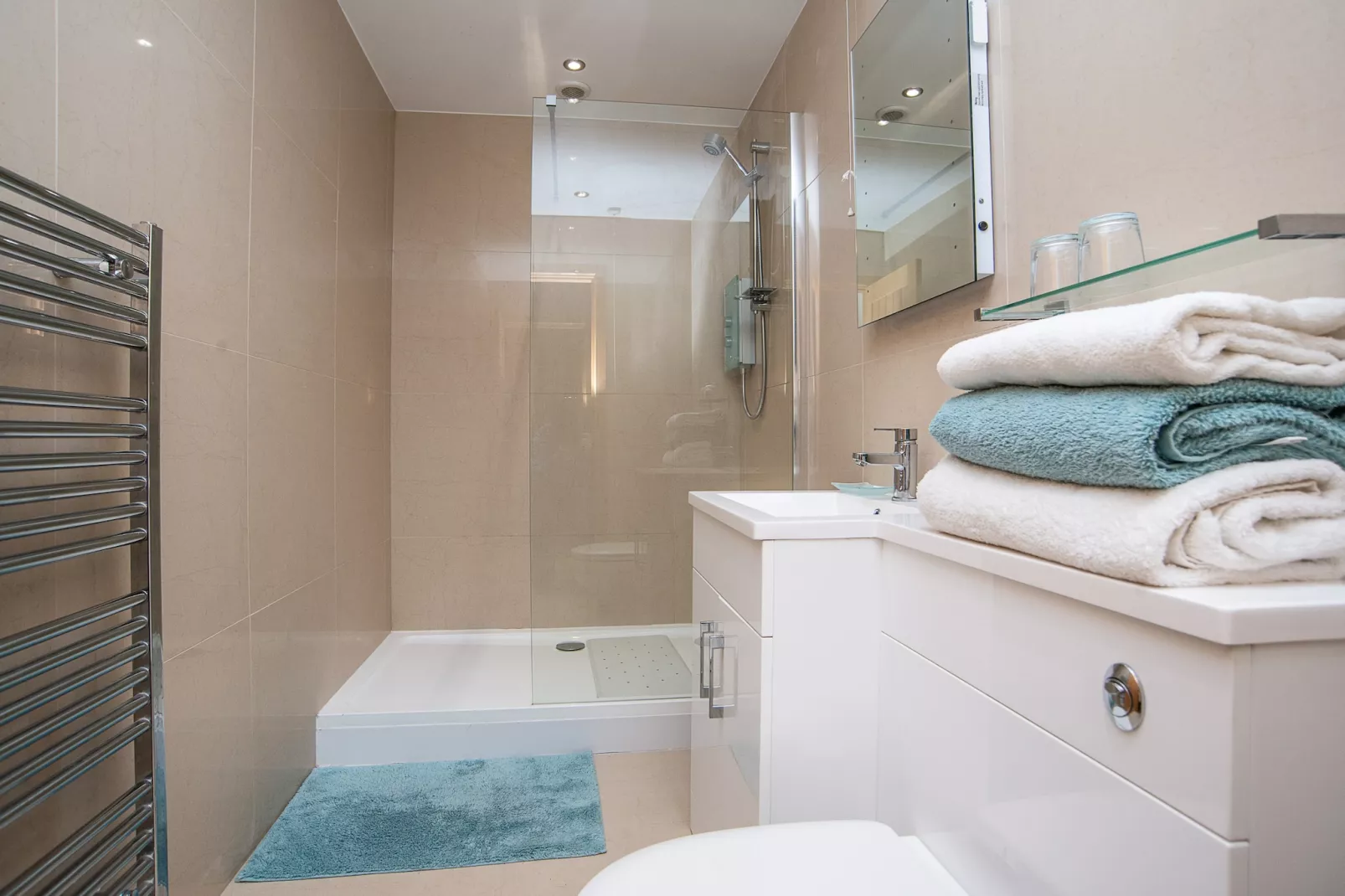 Picton Lodge - Sea Views-Bathroom