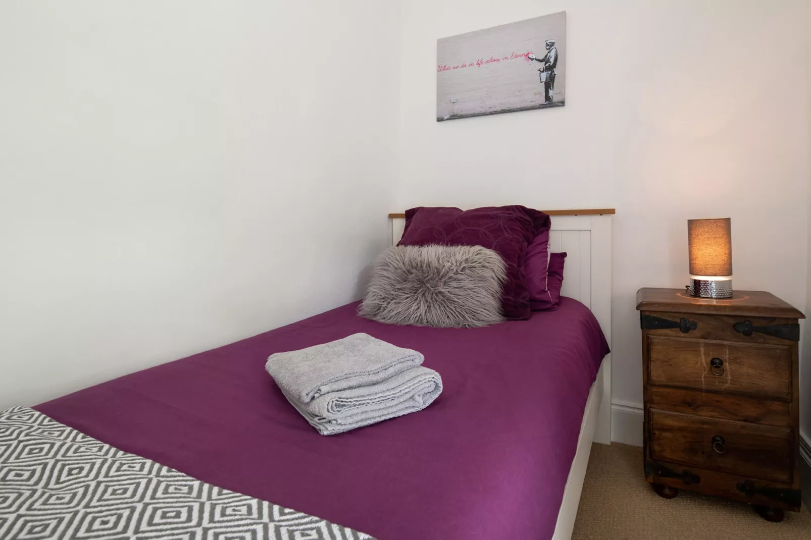 Bron Elan-Bedroom