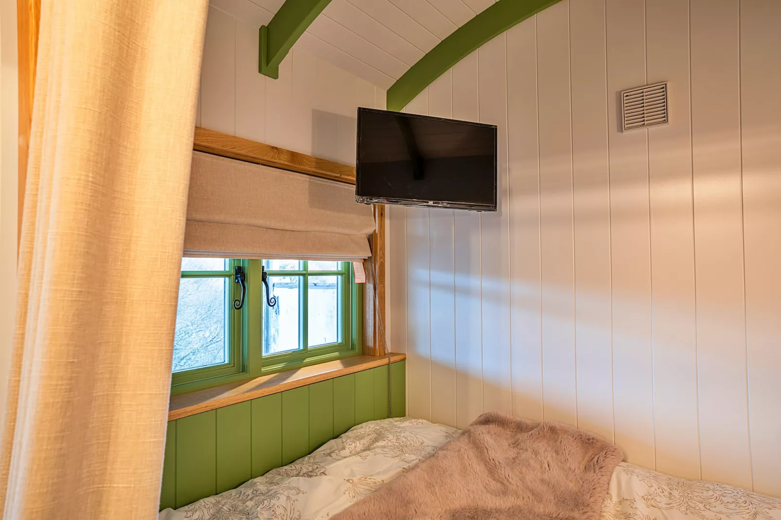 The Shepherd's Hut at Northcombe Farm-Bedroom