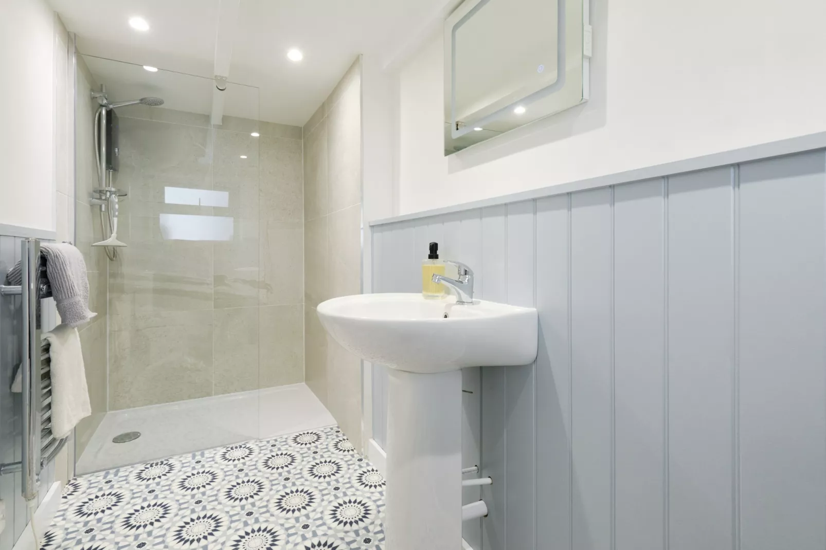Coral Cottage-Bathroom