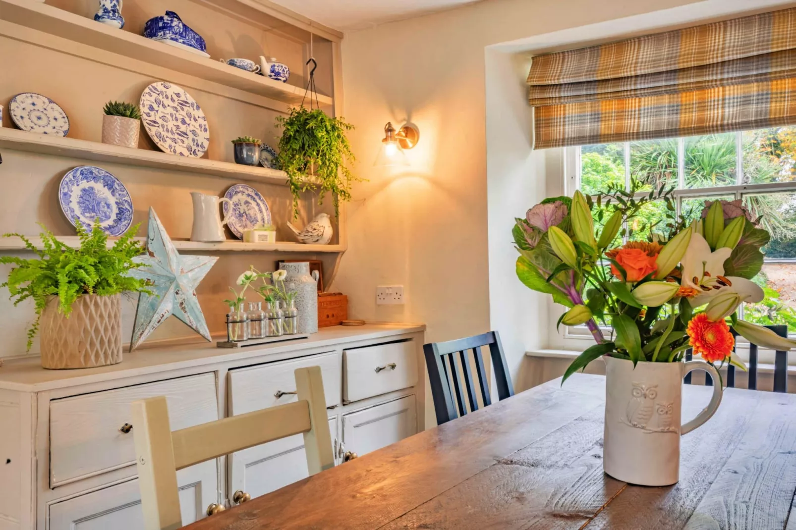Islip Mill House - Beautiful Riverside Home-Dining room