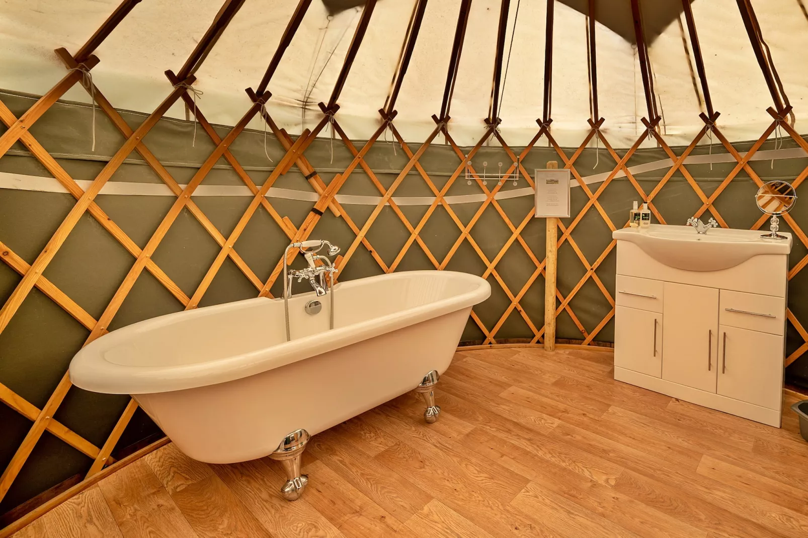 Heather Yurt-Badezimmer