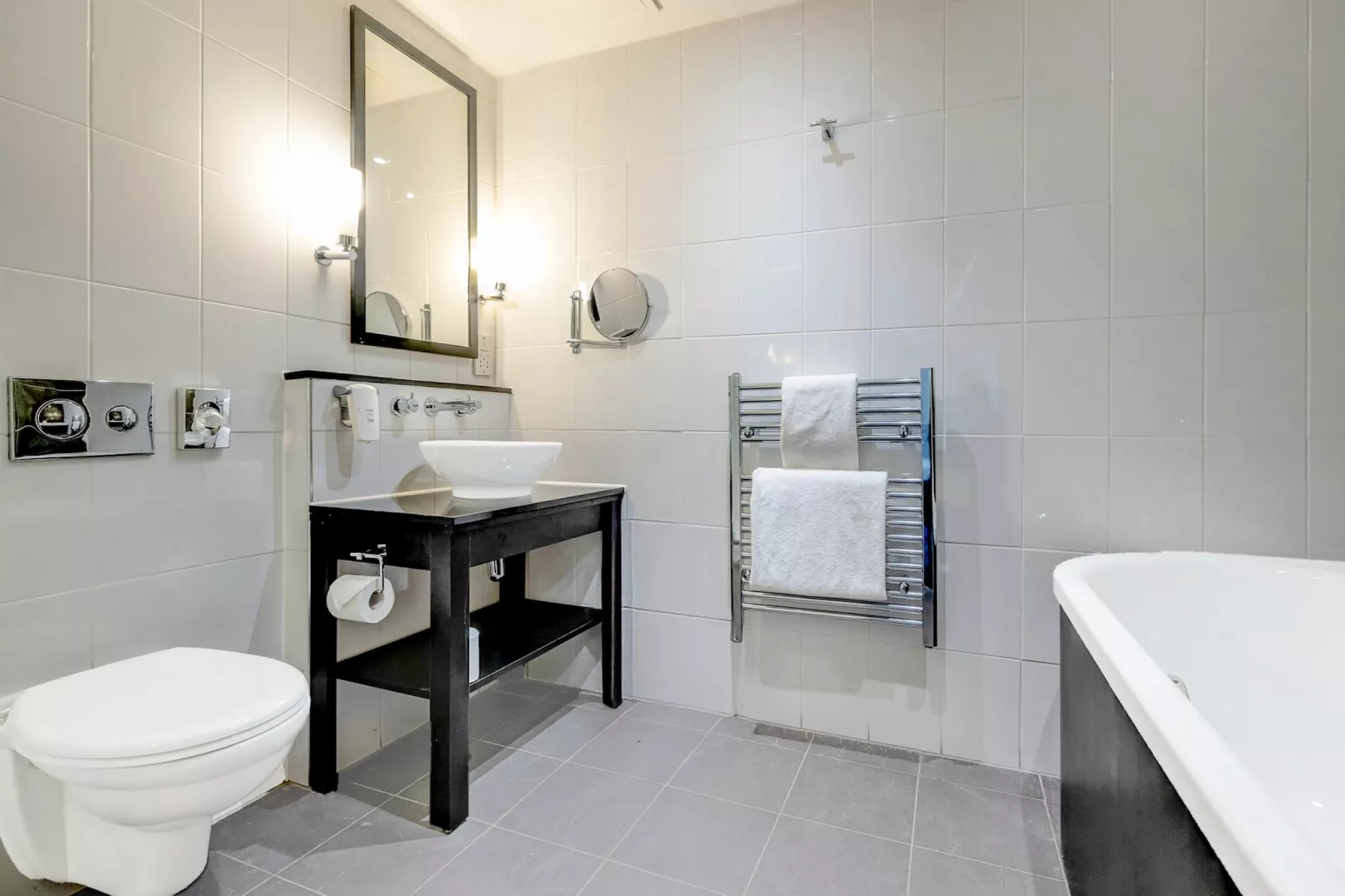 Landmark Delx Double-Bathroom