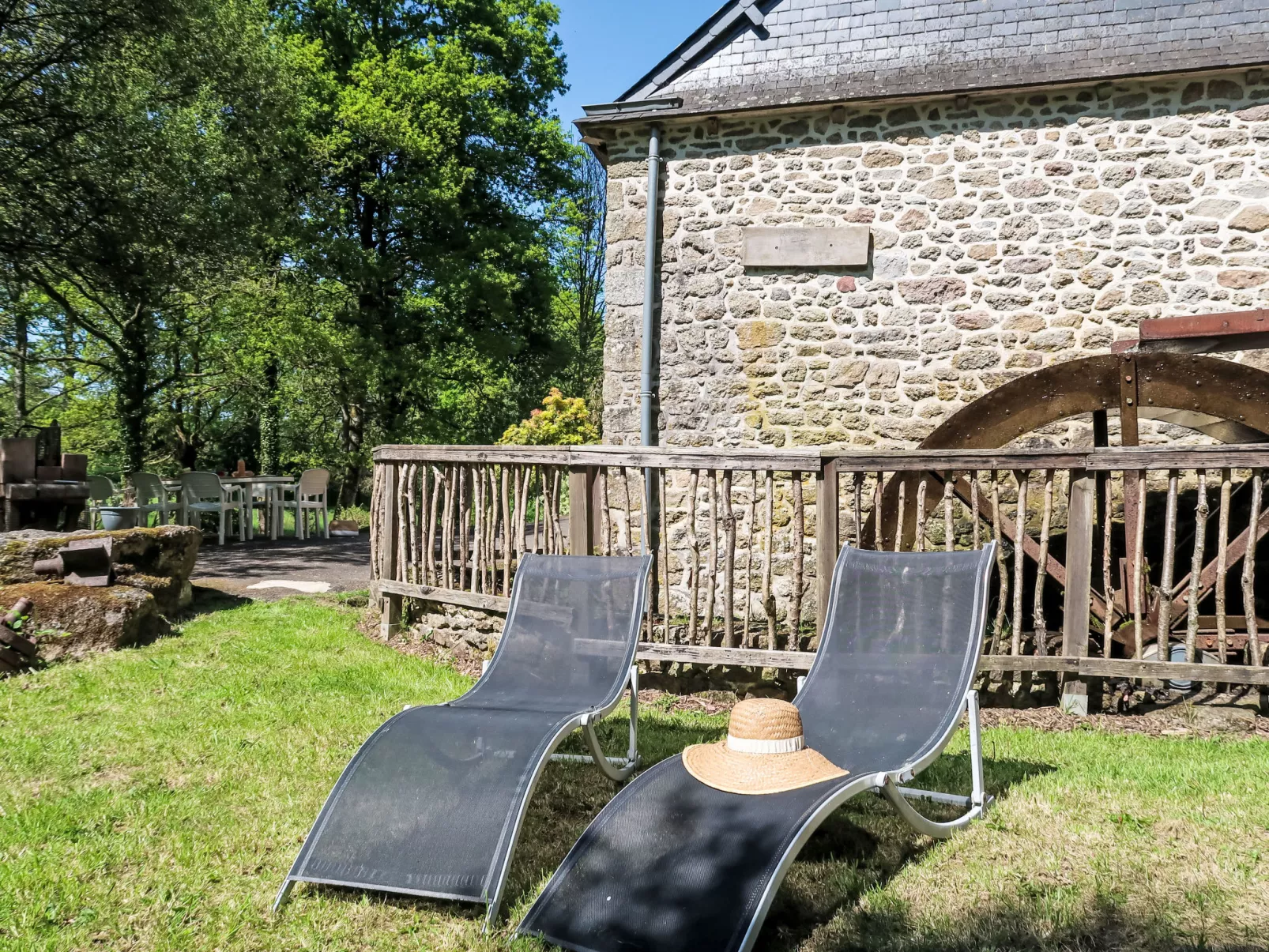 La Meunière-Outside