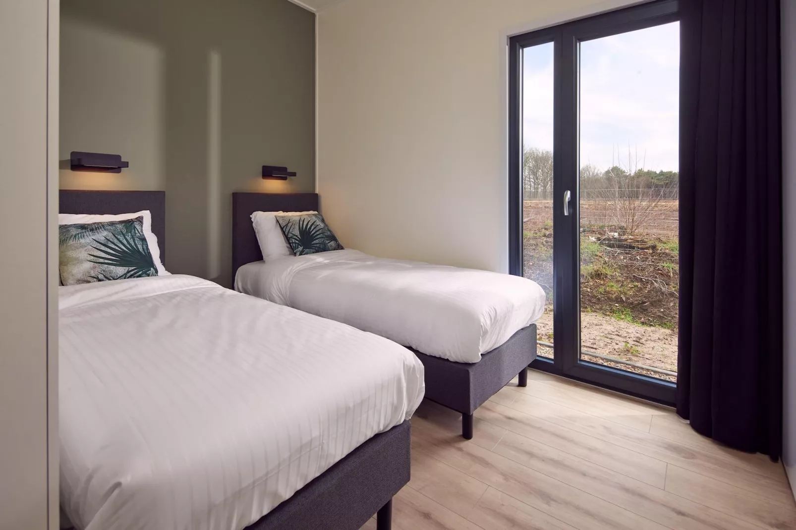 Waterlodge 6 Deluxe met sauna en hottub-Nicht getaggt