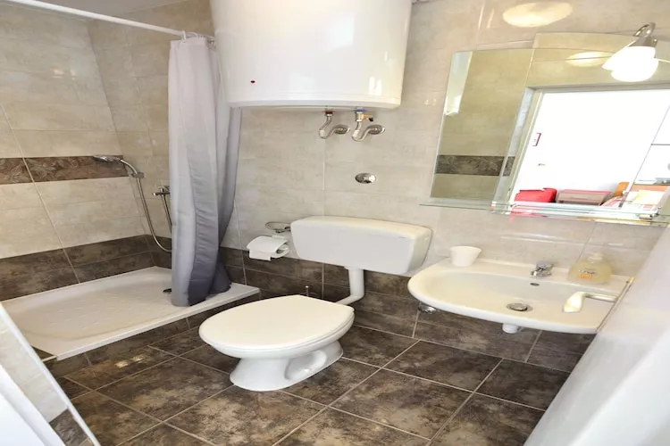 Apartmani Vela Makarska - Superior Studio Apartment-Bathroom