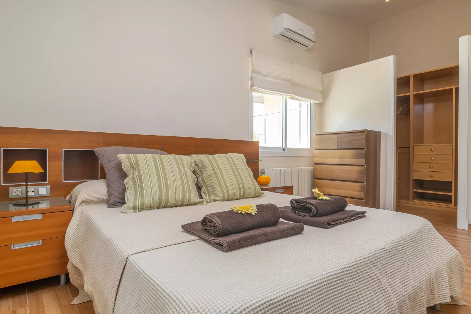 RomanÍ-Bedroom