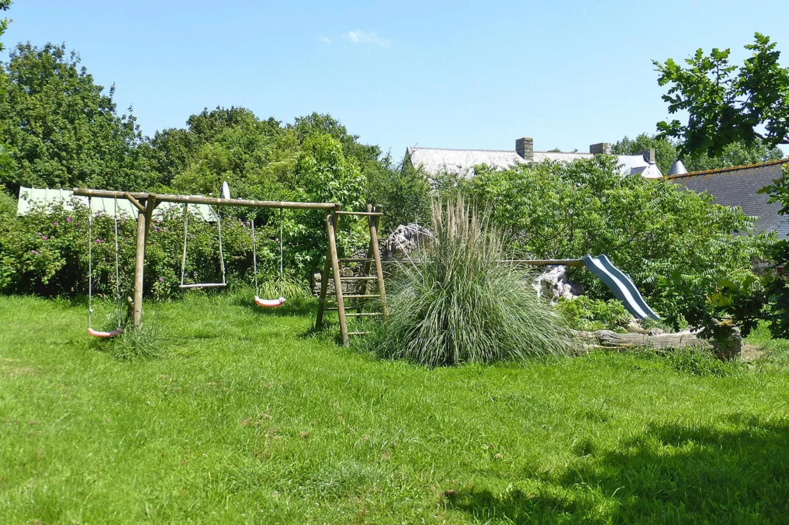 Semi-detached house, Saint-Lô-d'Ourville-Manoir-Gardens summer