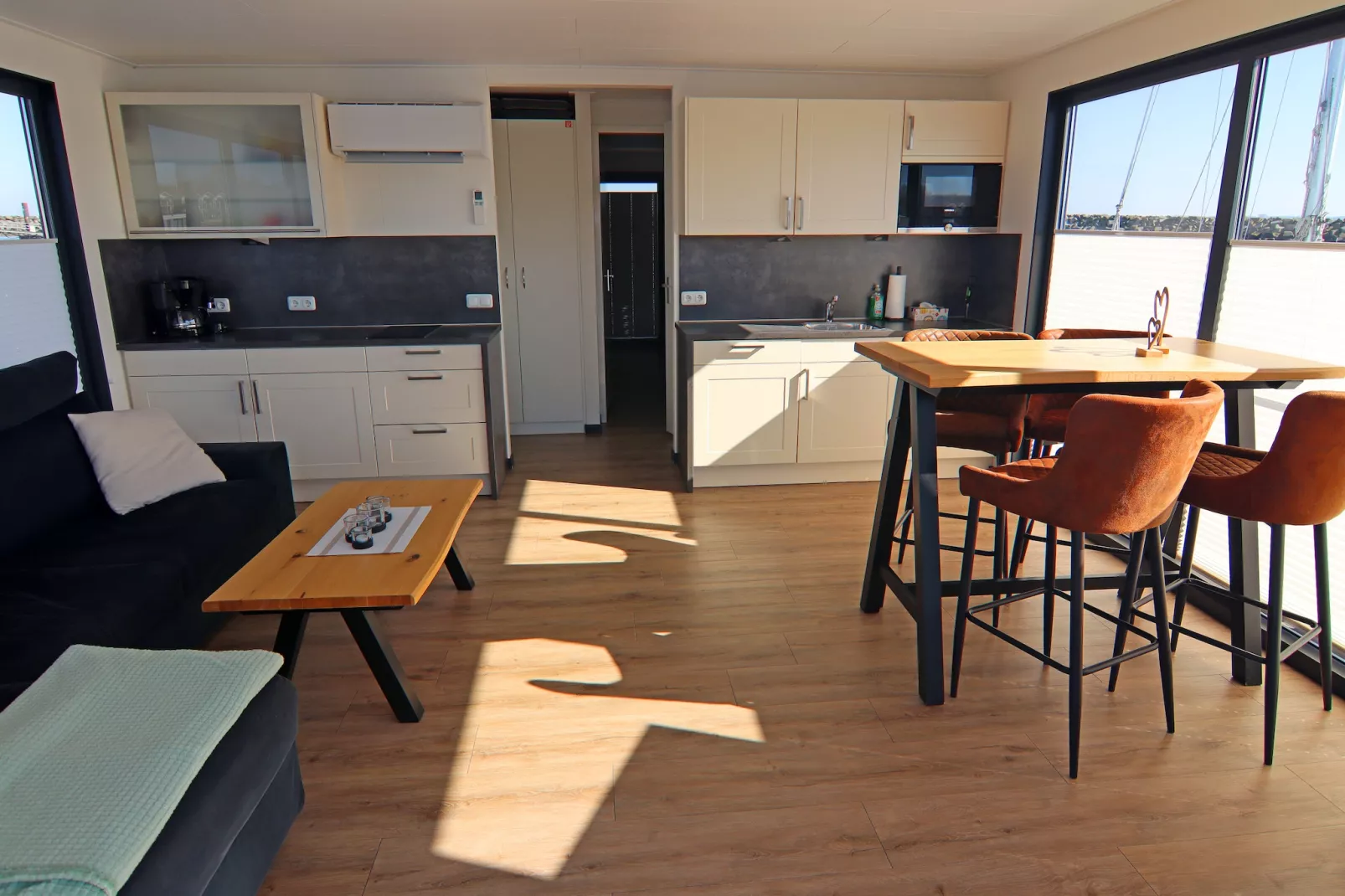 Hausboot Family & Friends mit Hund LP 10 / 1-2 Personen-Kitchen