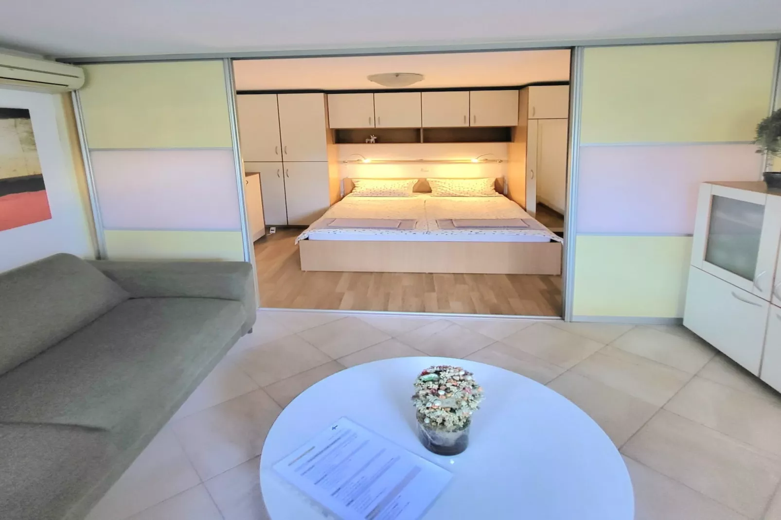 Green Terrace Apartment I - Studio Apartment with Terrace-Schlafzimmer