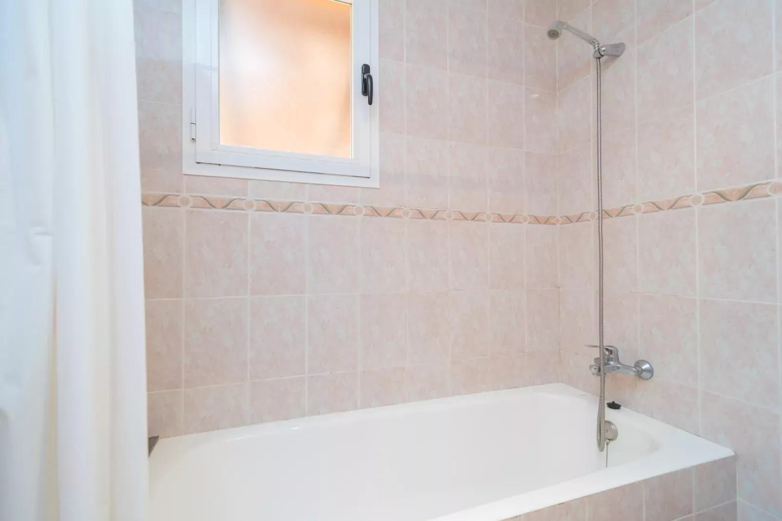 Ca'n Canastro-Bathroom
