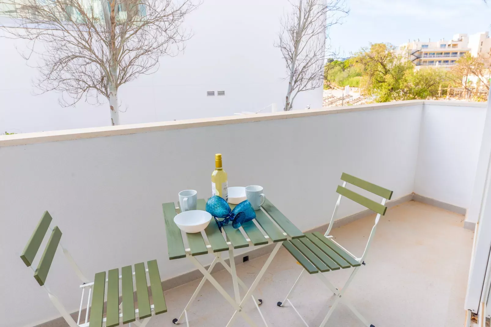 Hugo 1-Terrace balcony