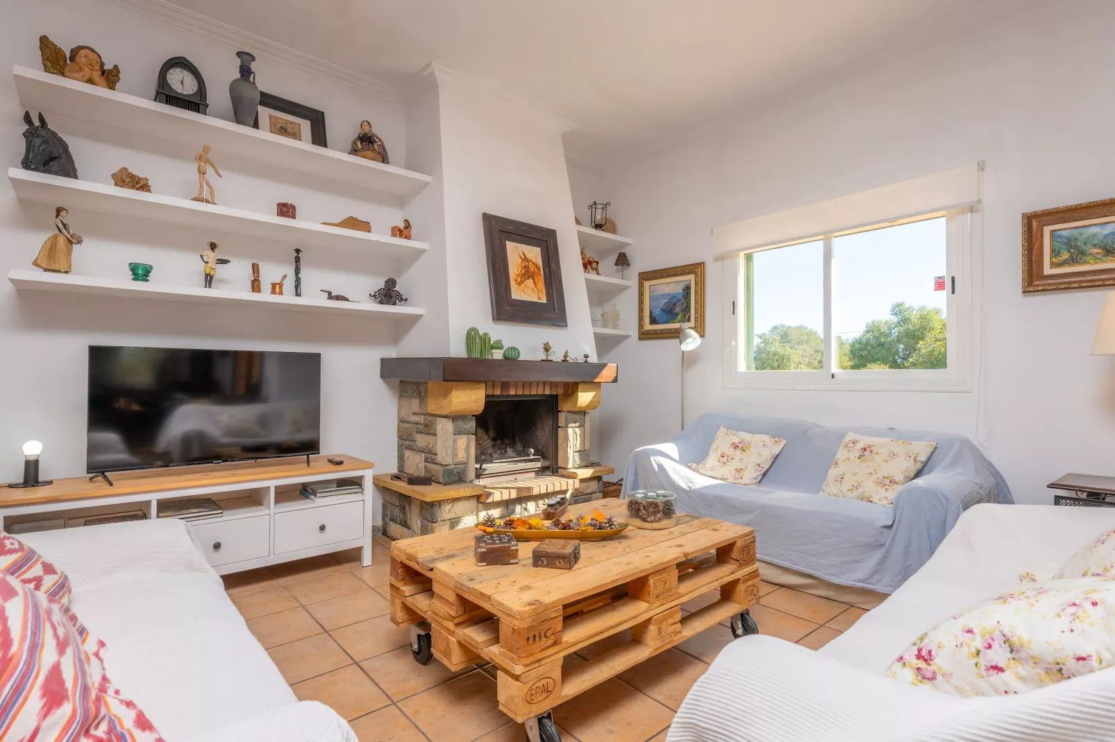 Na Poram-Living room