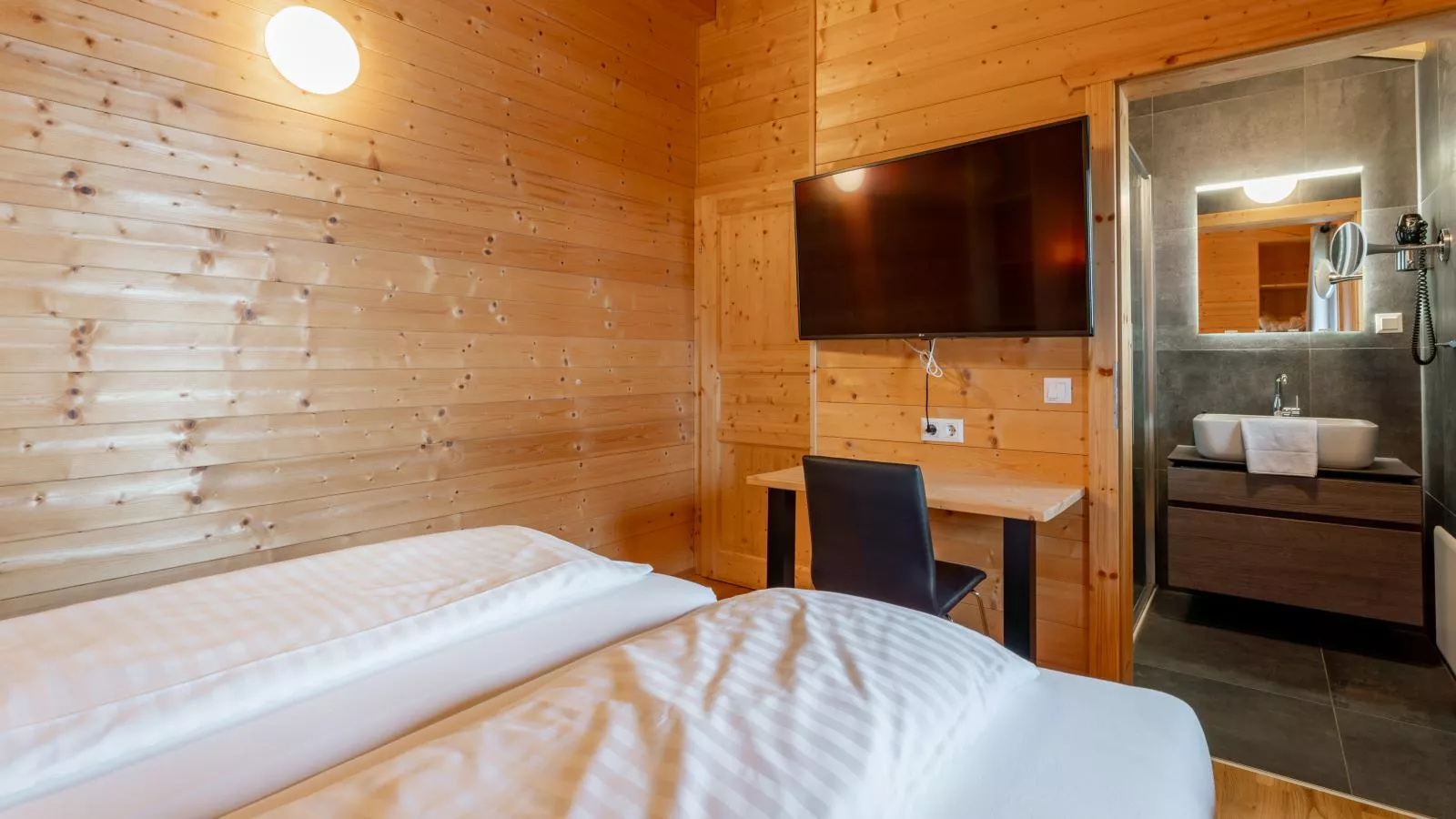 Alpina Lodge-Bedroom