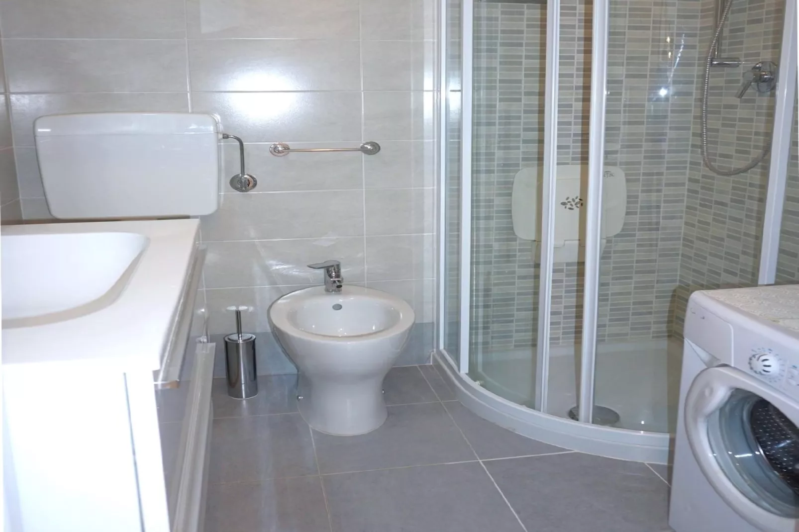 Miramare 4/22-Bathroom