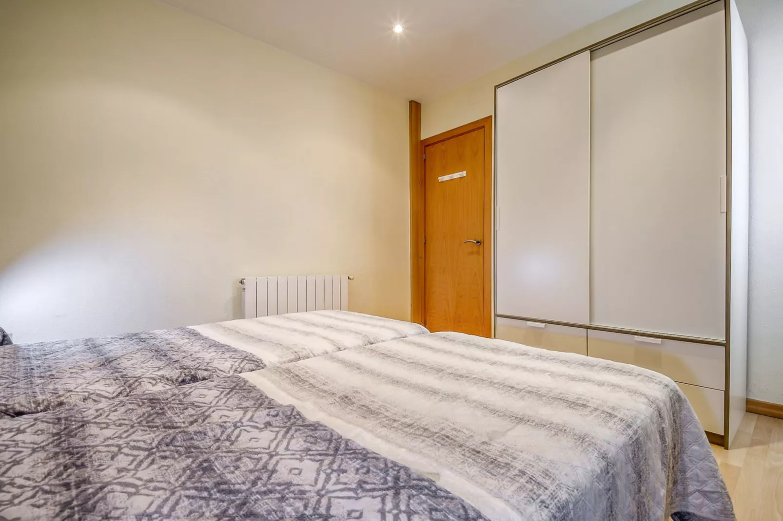 P.C. GREGAL 4 ATICO Roses-Bedroom