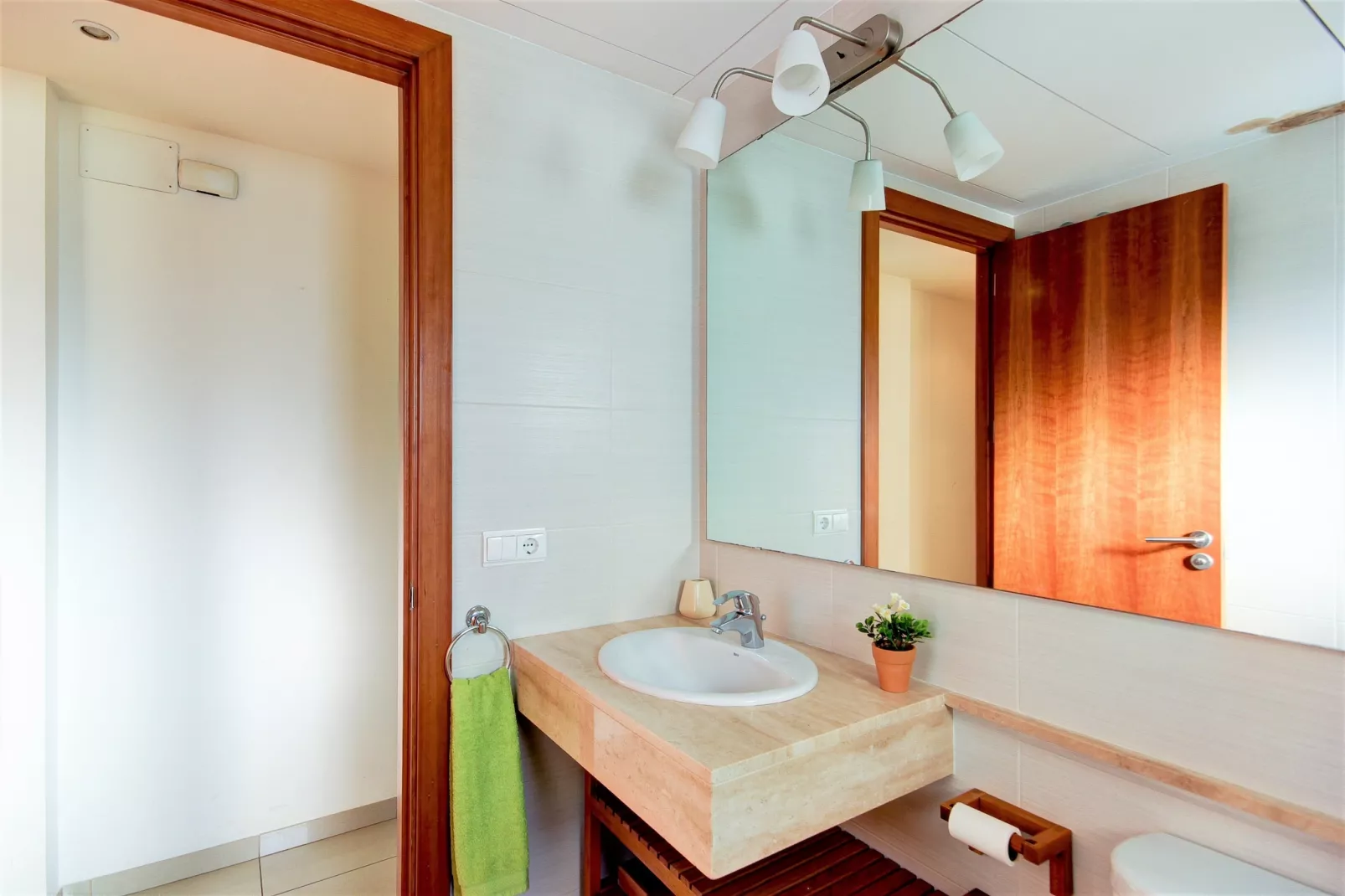 MILENI 3 1 1 4 Roses-Bathroom
