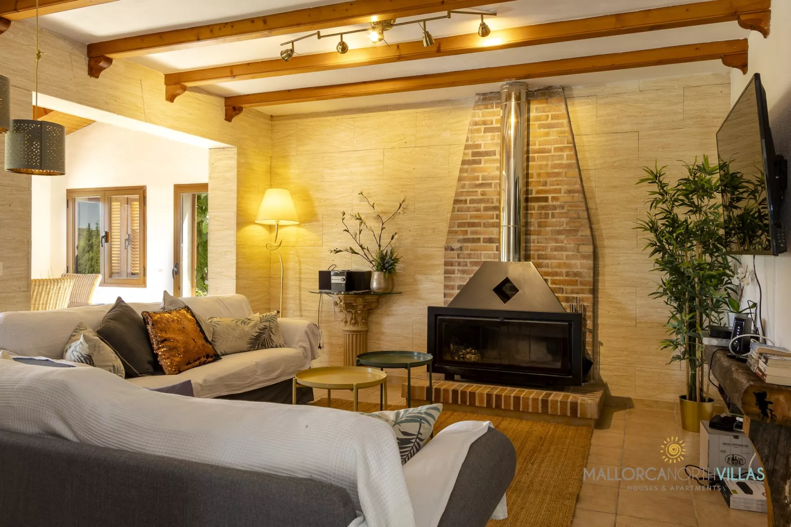 Villa Alejandra con piscina privada y gran jardín-Salon