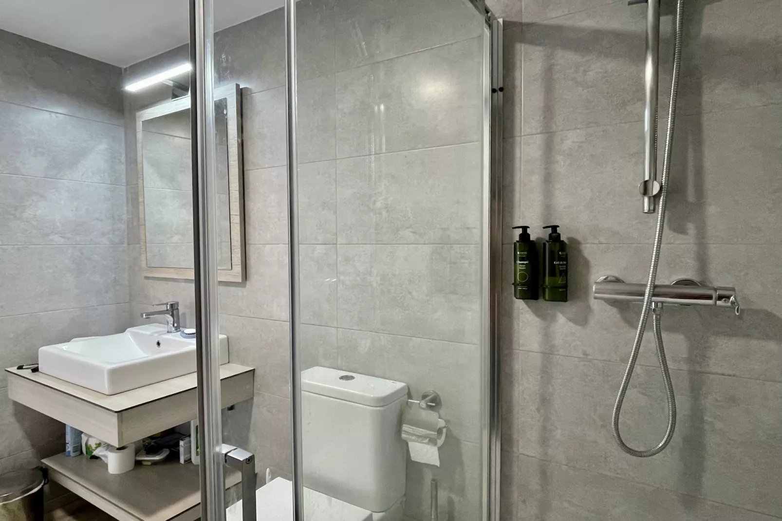 FESTASTAR 406-Bathroom
