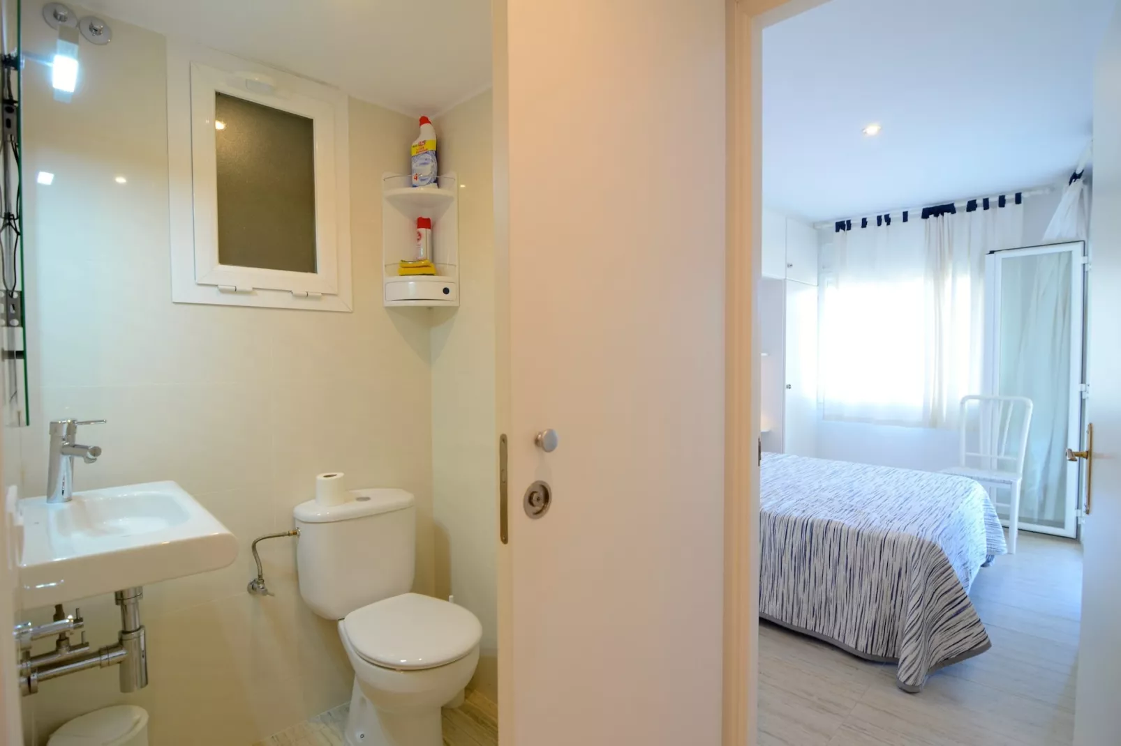ROCAMAURA I A 1-2-Bathroom