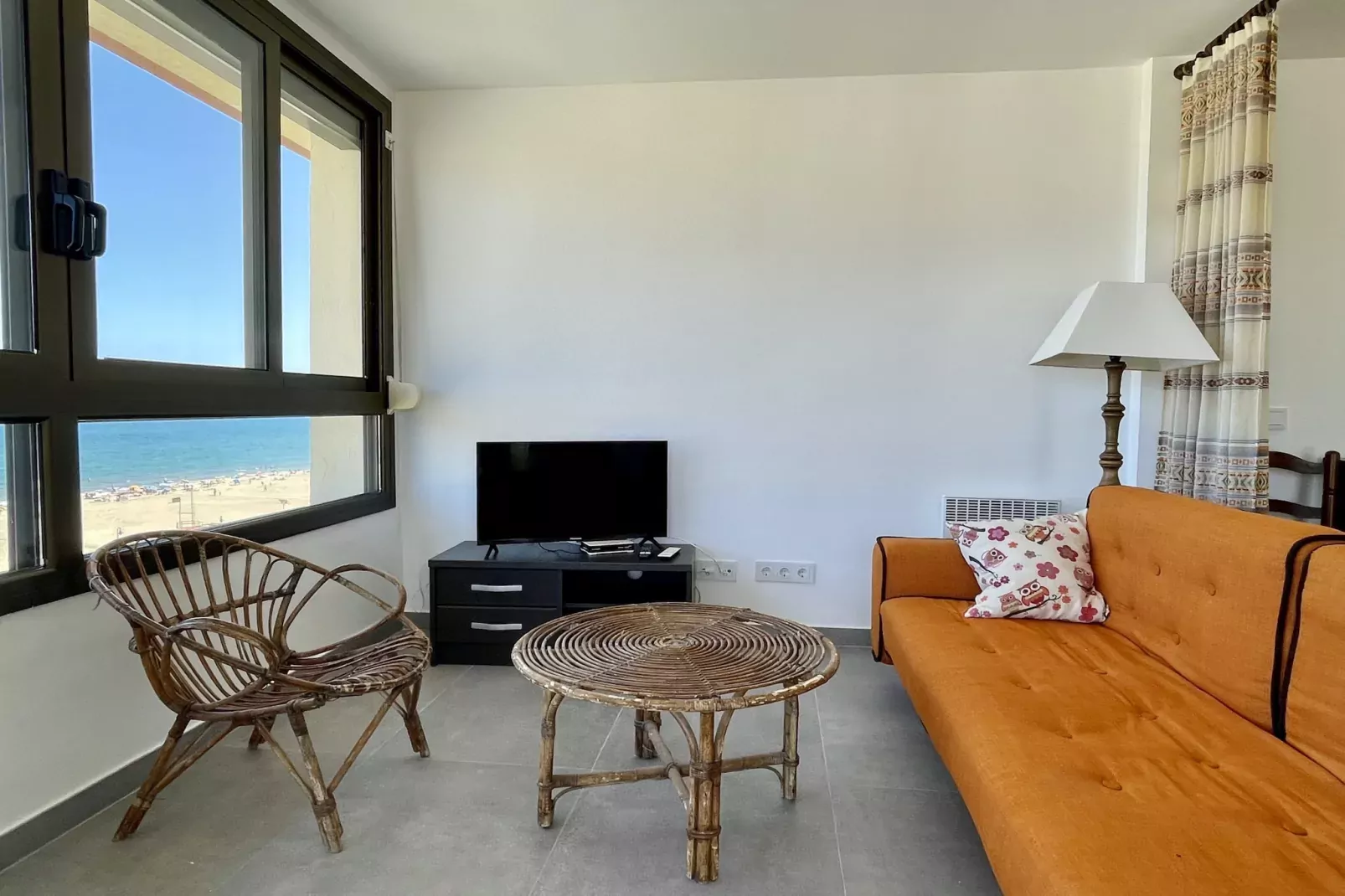 CAP CASTELL 8-A-Living room