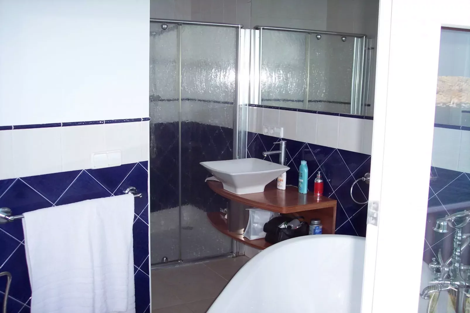 VILLA NARCOL-Bathroom