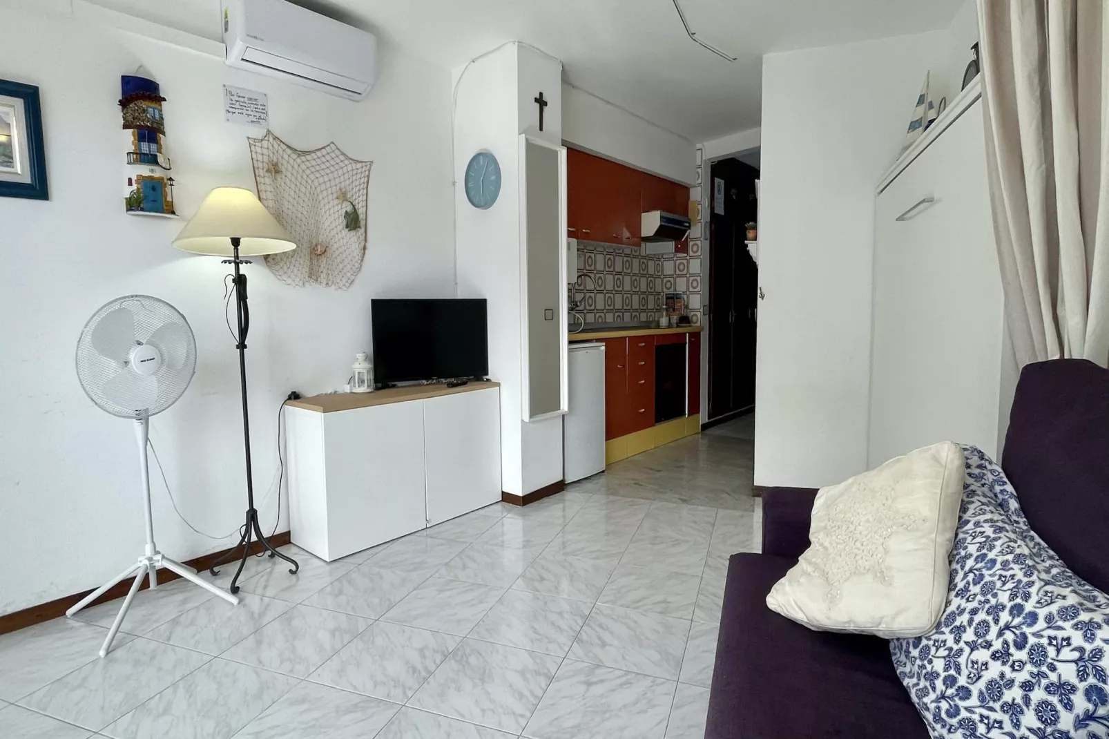 MEDES PARK I 5-1-Living room