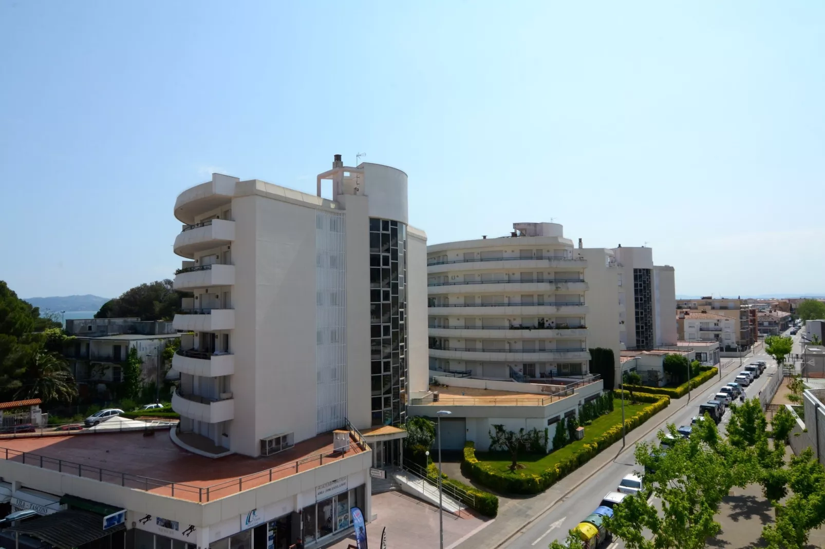MEDES PARK I 2-7-Outdoor