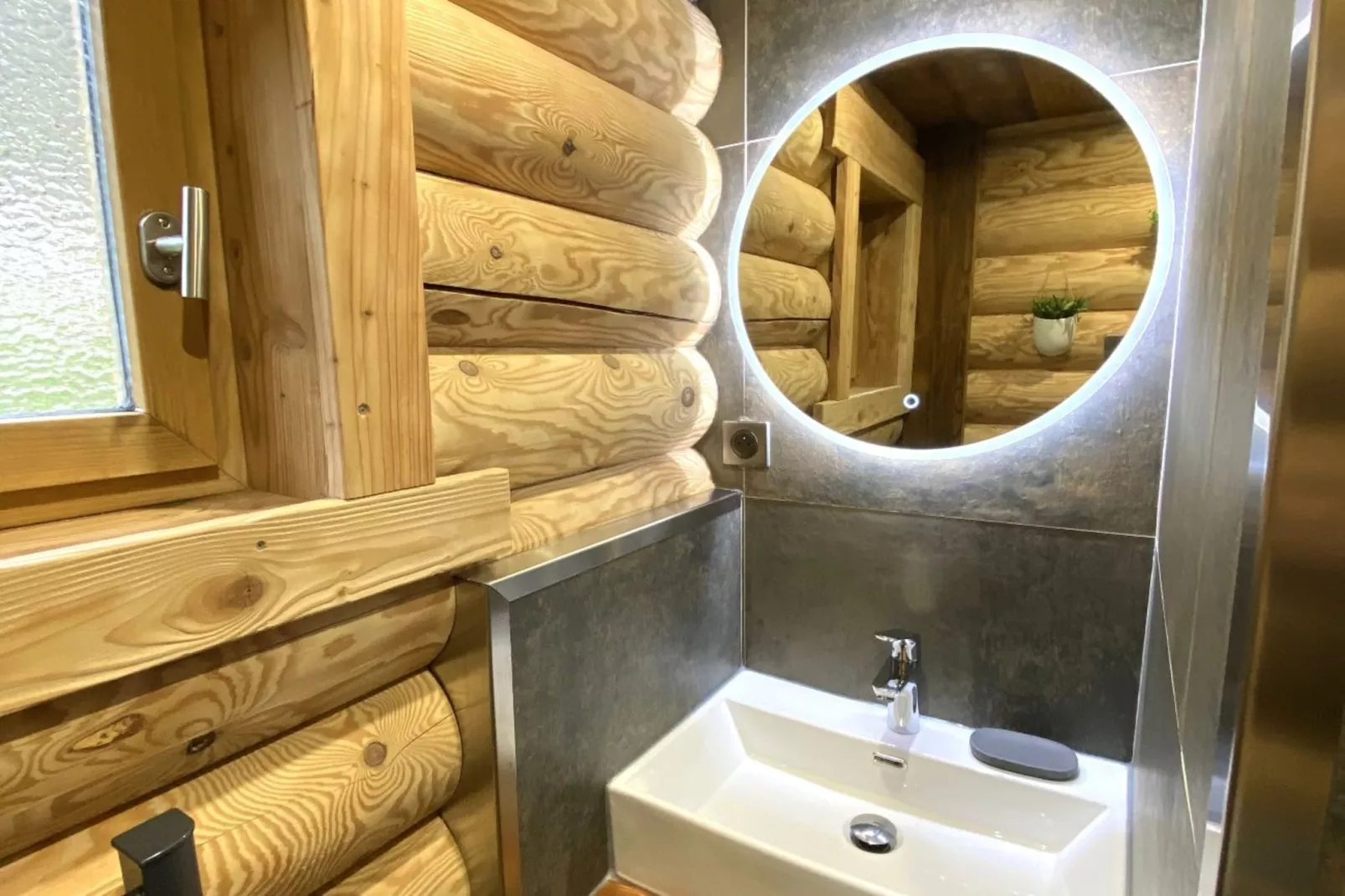 L'OURS NOIR Chalet en rondins-Badezimmer