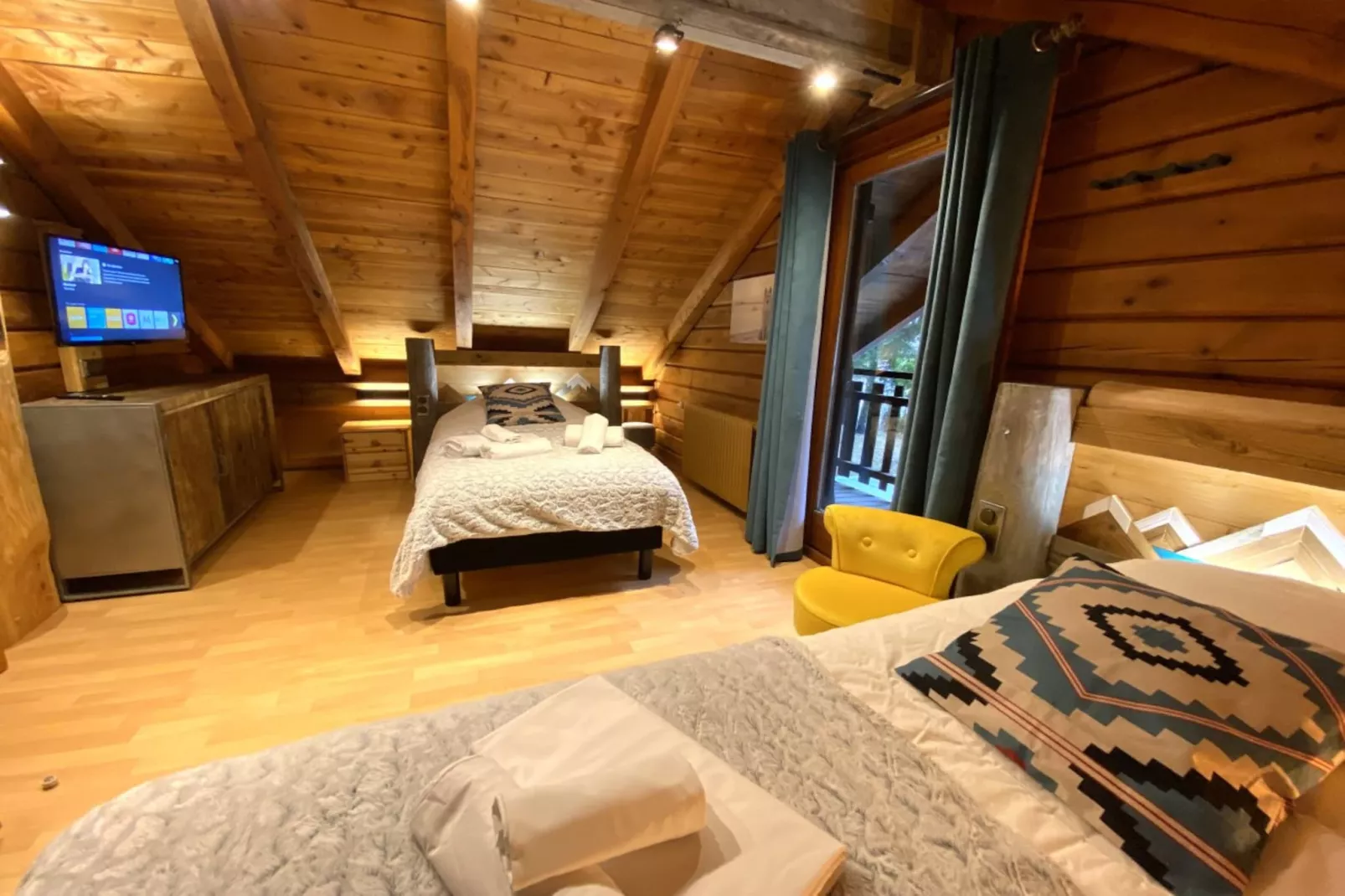 LE GRIZZLY Chalet en bois au calme-Schlafzimmer
