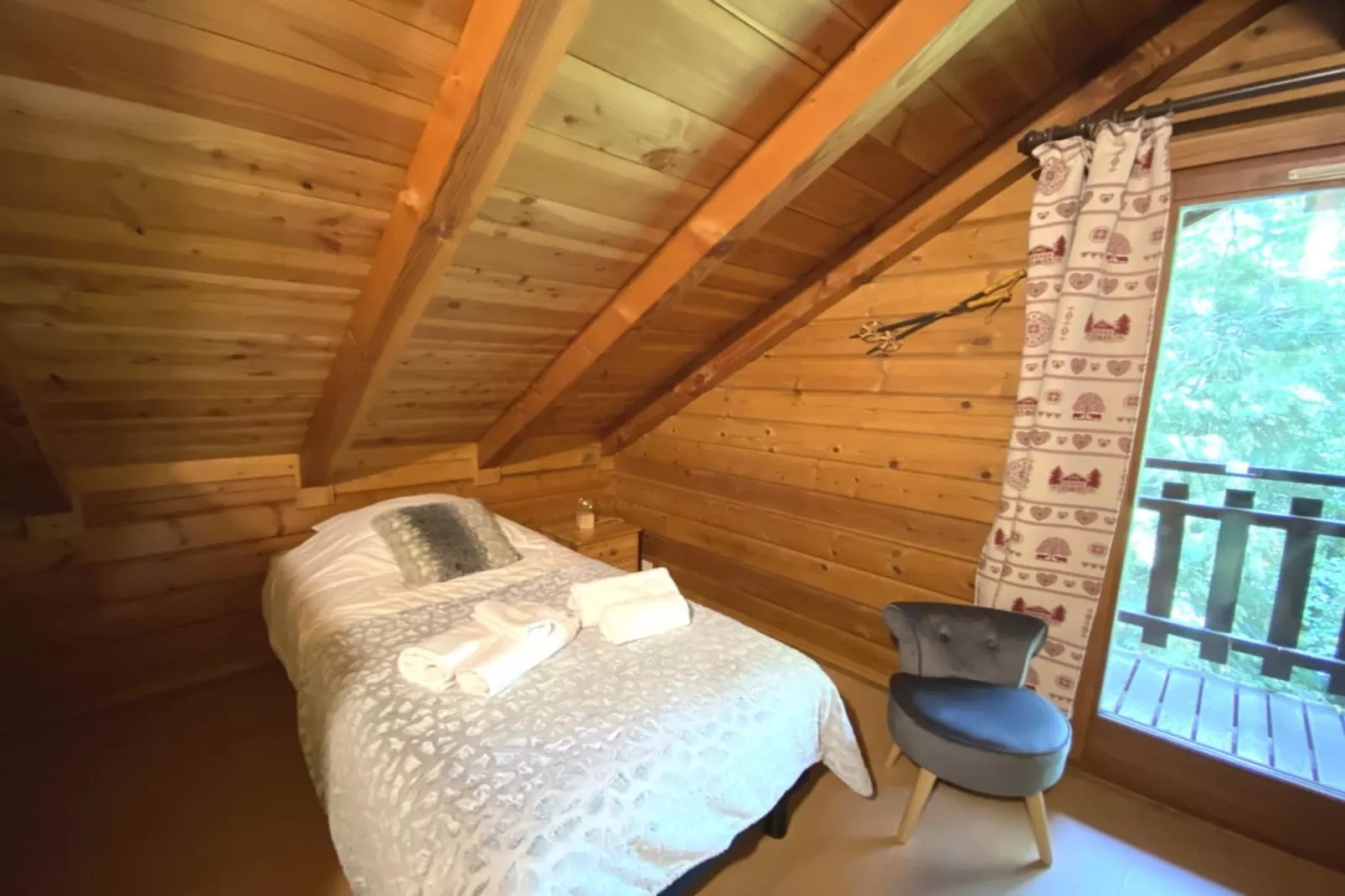 LE MONTAGNARD Chalet en bois-Bedroom