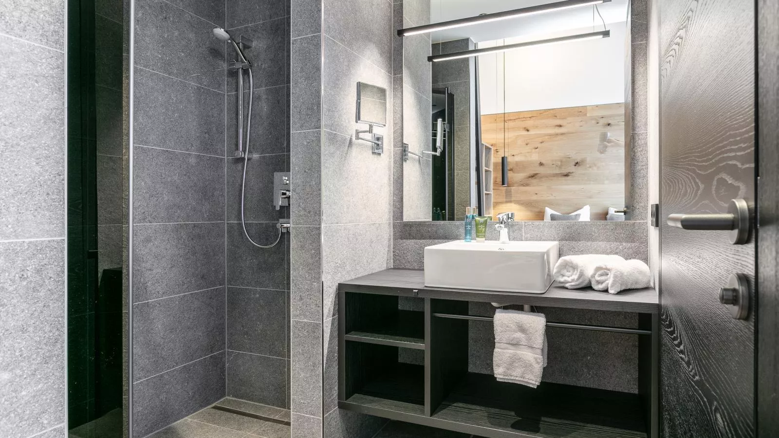 Adult Only Paznaun Suite-Bathroom