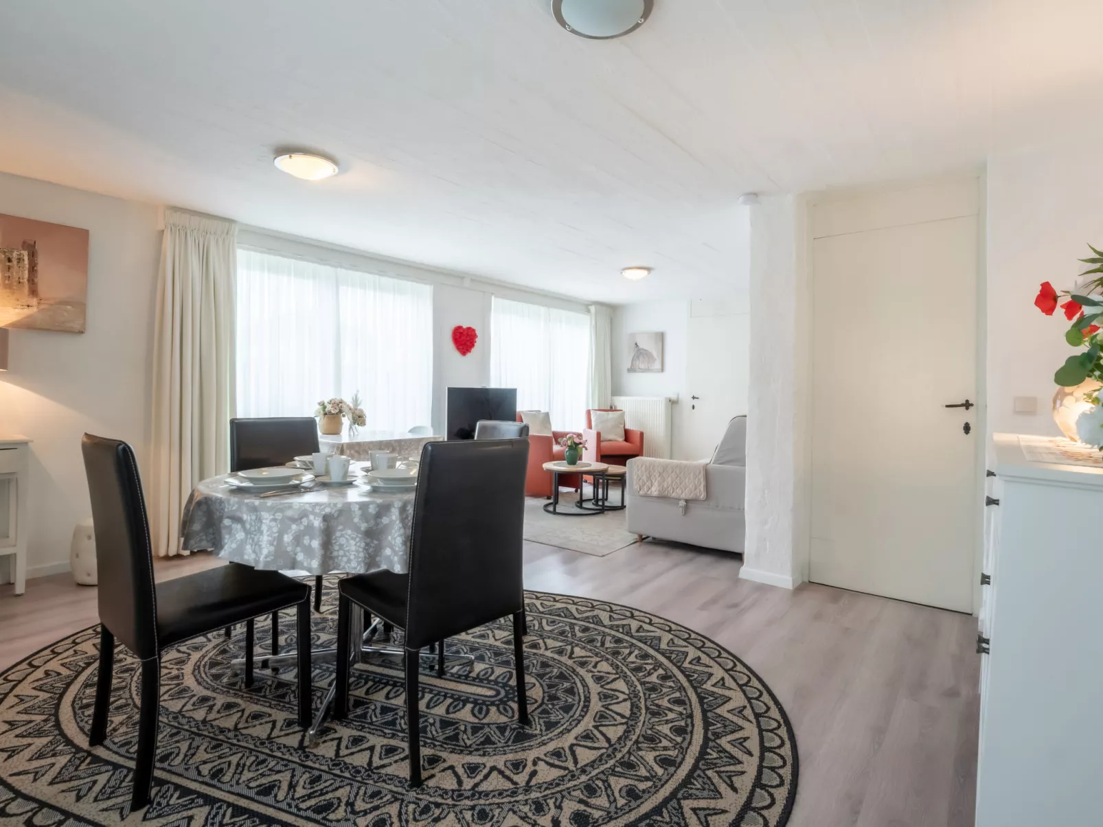 Zeelucht with private garden-Drinnen