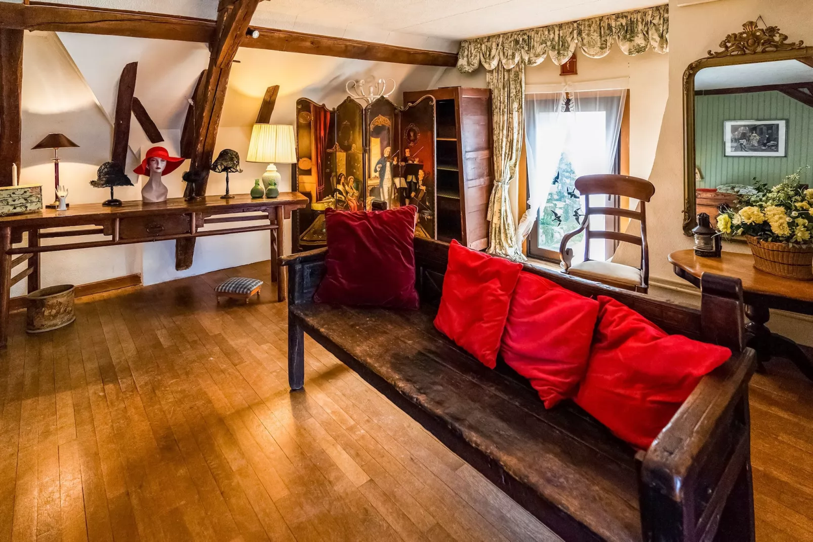LE VIEUX CHATEAU-Wohnzimmer