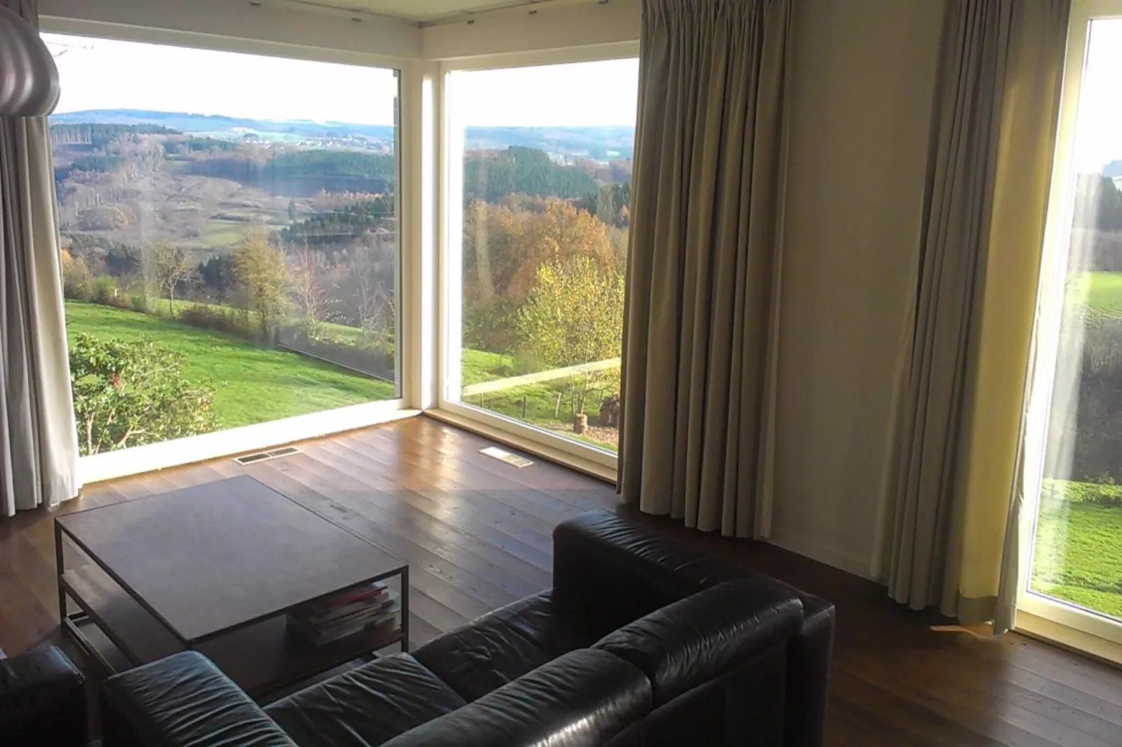 Schöne freistehende Villa mit Sauna in Érezée-Wohnzimmer