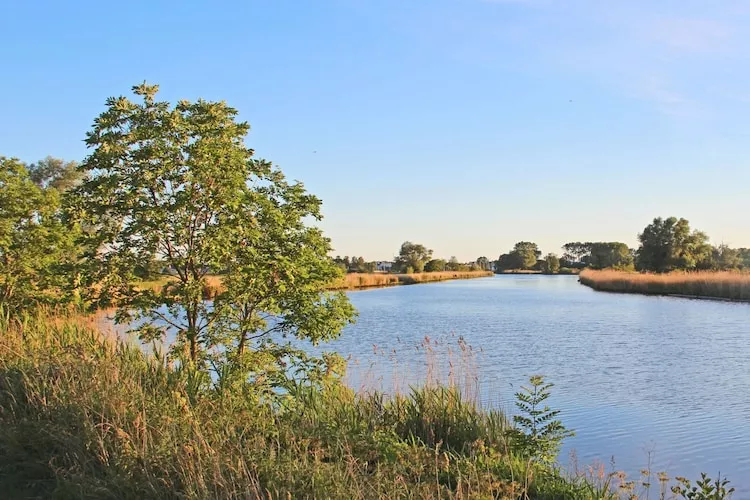 Hausboot Floating 44 Undine / 3 Personen-Areas summer 1km